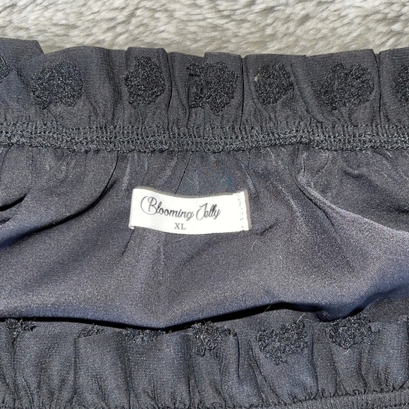 Off the shoulder Flowey blouse - Picture 5 of 9